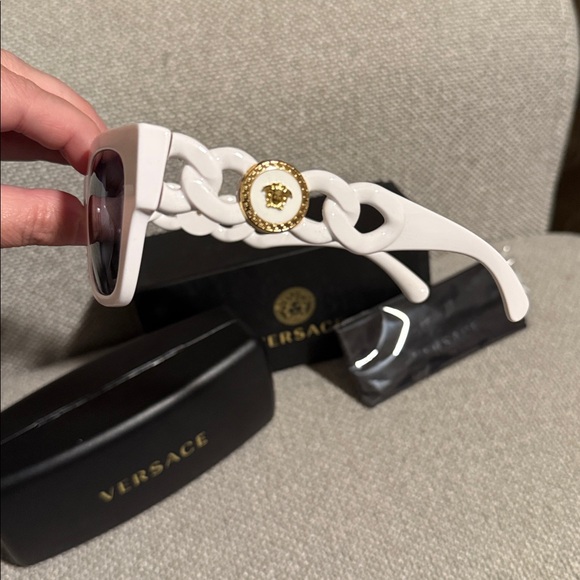 Versace New Authentic White Sunglasses Cloth and Case - Picture 2 of 9